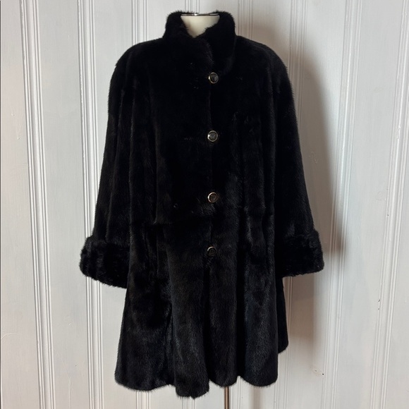 Jackets & Blazers - Vintage Reversible Mink Coat Dark Brown / Black (A-Line Cut). Estimated size 16.